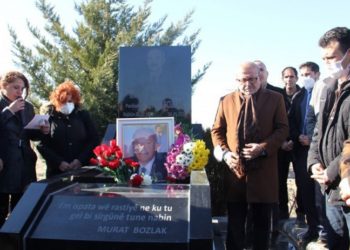 Eski HADEP Genel Başkanı Murat Bozlak mezarı başında anıldı