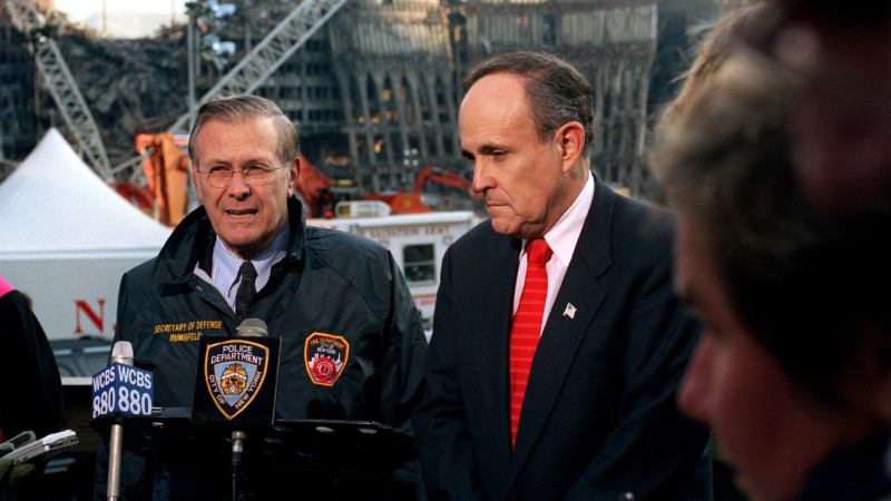 Eski New York belediye başkanı Giuliani ve çalıştığı radyo istasyonunun 911 dolara imzalı '11 Eylül saldırıları tişörtü' satması tepki çekti