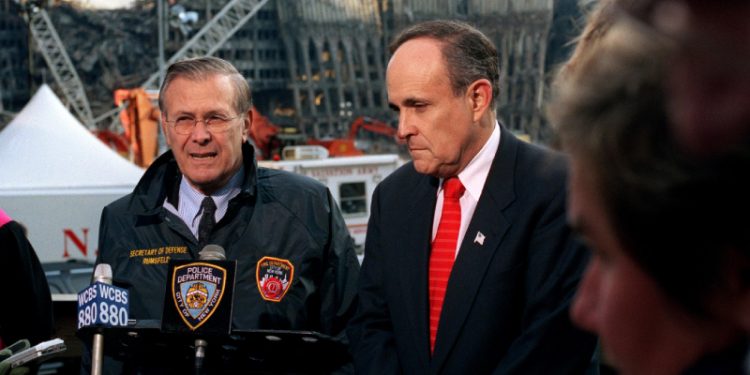 Eski New York belediye başkanı Giuliani ve çalıştığı radyo istasyonunun 911 dolara imzalı '11 Eylül saldırıları tişörtü' satması tepki çekti