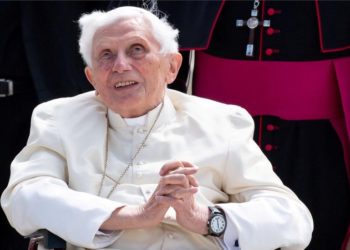 "Eski papa, kilisede çocuk istismarından haberdar olmasına rağmen harekete geçmedi"