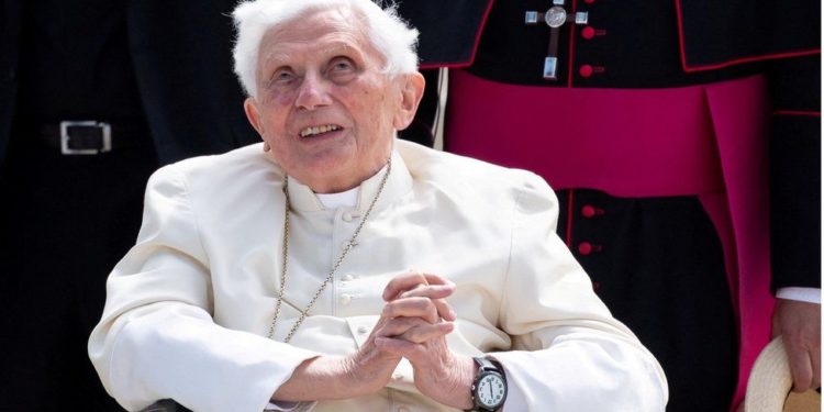 "Eski papa, kilisede çocuk istismarından haberdar olmasına rağmen harekete geçmedi"