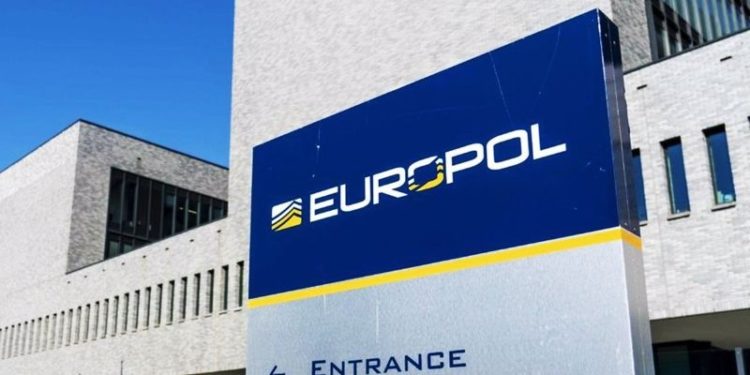 Europol'e suçu ispatlanamayan kişilere ait verileri silmesi talimatı