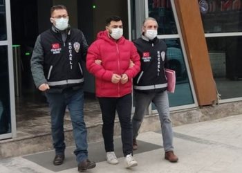 Evine giren hırsızı bıçaklayarak öldürdü