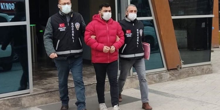 Evine giren hırsızı bıçaklayarak öldürdü