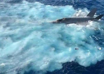 F-35 denize düştü