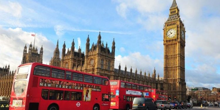 Faiz kararı ne olacak? İngiltere'de enflasyon 30 yılın zirvesinde