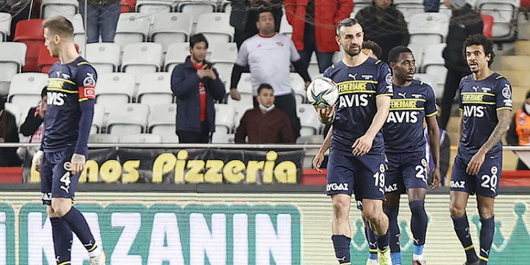 Fenerbahçe'nin Sivasspor maçı ilk 11'i belli oldu