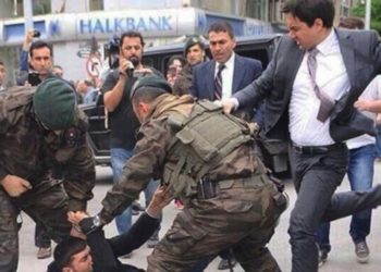 Frankfurt Belediye Başkanı da 'tekmeci' Yerkel'i sordu