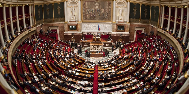 Fransa Meclisi, Çin'in Uygurlara yönelik uygulamalarını 'soykırım' olarak tanıdı