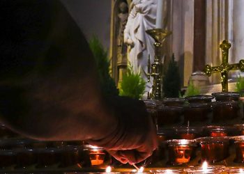 Fransa'da Katolik Kilisesi, dini görevlilerin cinsel istismarına uğrayan yüz binlerce çocuk için 20 milyon Euro tazminat fonu topladı