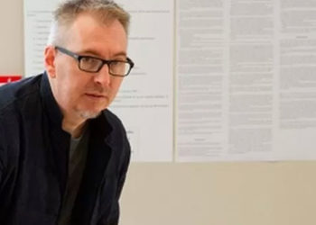 Fransa'da aşı kartı protestosu: İktidar milletvekili taş ve yosun yağmuruna tutuldu