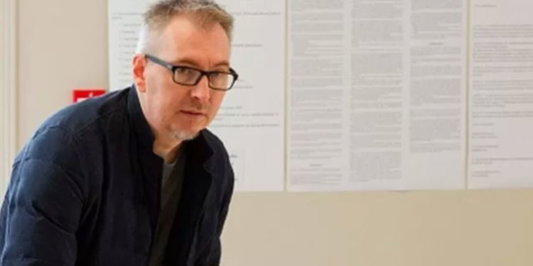 Fransa'da aşı kartı protestosu: İktidar milletvekili taş ve yosun yağmuruna tutuldu