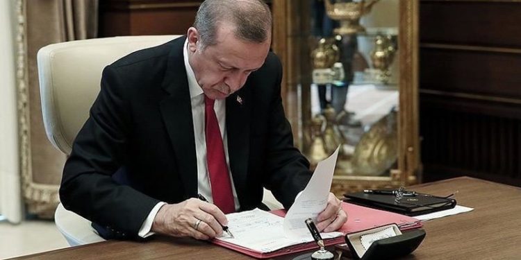 Froeign Policy: Erdoğan itiraz eden ekonomi yetkililerinin işini bitiriyor