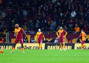 Galatasaray sonunu getiremiyor!