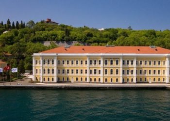 Galatasaray Üniversitesi öğrencilerinden online final sınavı talebi