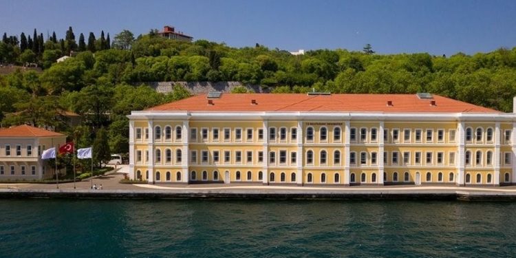 Galatasaray Üniversitesi öğrencilerinden online final sınavı talebi