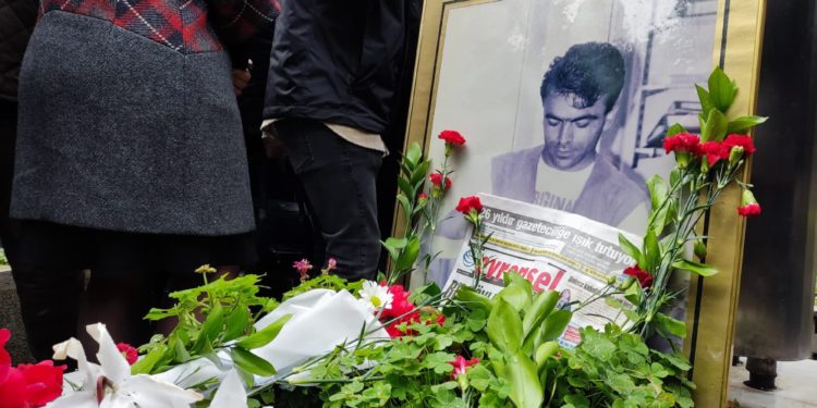 Gazeteci Metin Göktepe, katledilişinin 26. yılında mezarı başında anıldı