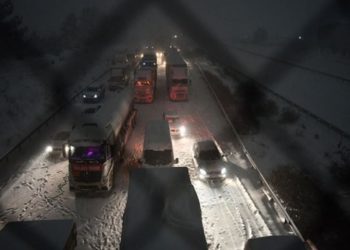 Gaziantep’te kar yağışı yolları kapattı, binlerce kişi mahsur kaldı