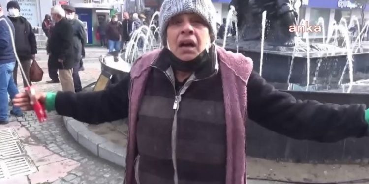 Geçinmekte zorlanan yurttaş: Yılbaşında çöpten çıkardığım mandalina ile ekmek yedim