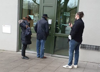 Gri pasaport skandalını ortaya çıkaran diplomatlar, Başkonsolosluğa alınmadı