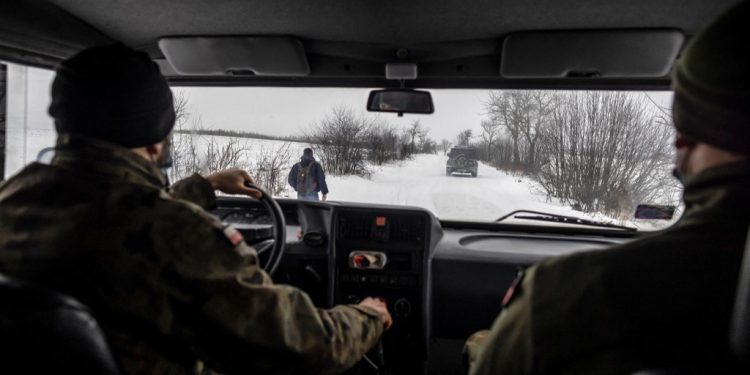 Göçmen krizi: Polonya, Belarus sınırına 186 kilometre çit örüyor
