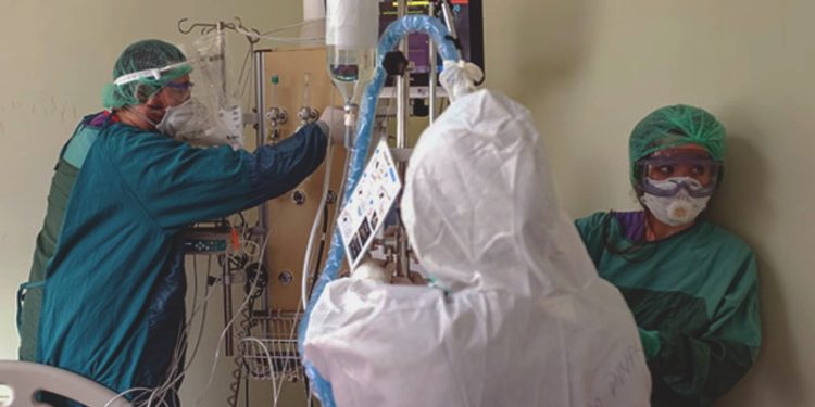 Günlük vaka sayısı 75 bin 564; Bakan Koca 'Omicron Türkiye'de baskın varyant oldu' dedi