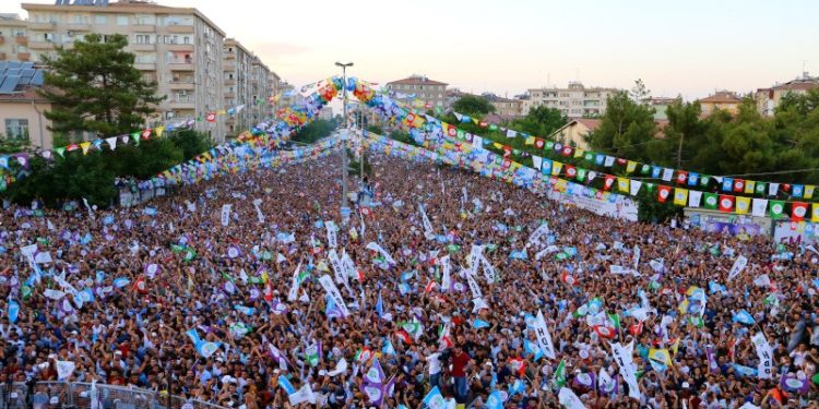 HDP büyük Diyarbakır mitingine hazırlanıyor
