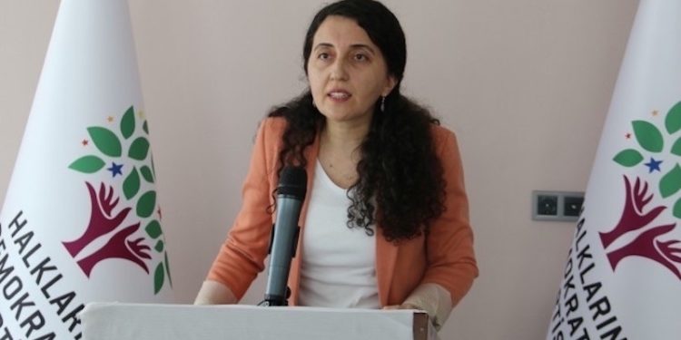 HDP'den muhalefete dokunulmazlık tepkisi: İktidarın oyunlarına çanak tutuluyor