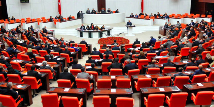 HDP’nin tarikat veya cemaat kontrolündeki özel yurtlarda yaşanan sorunların araştırılması önergesi AKP ve MHP oylarıyla reddedildi