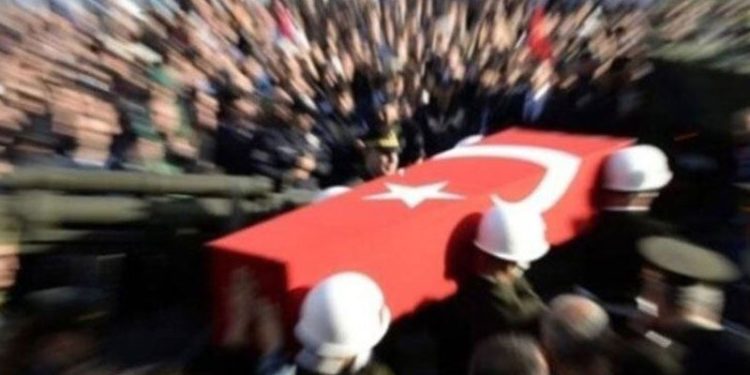 Hakkari'de bir asker el bombasının patlamasıyla yaşamını yitirdi