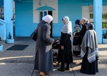 Halle'de camiye pompalı tüfekle ateş açıldı