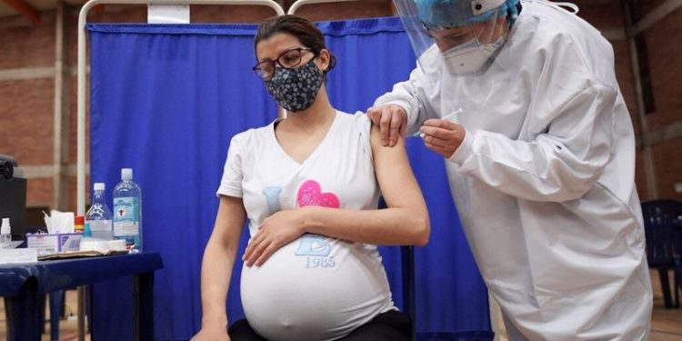 Hamilelerde korona aşısının hayati olduğunu belirten uzmanlar: Şiddetle tavsiye ediyoruz