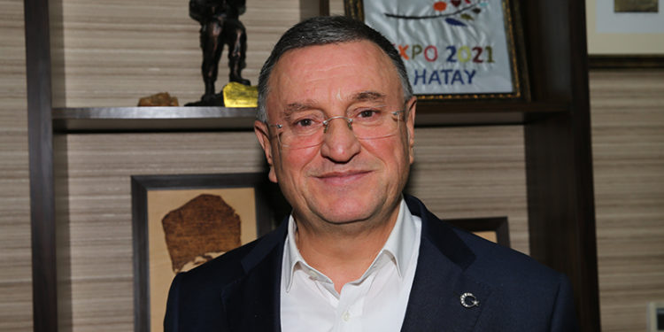 Hatayspor Onursal Başkanı Lütfü Savaş: Galatasaray çok iyi pozisyonda değil, bence denk kuvvetlerin maçı olacak