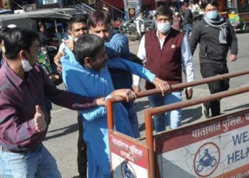 Hindistan’da Müslüman gence işkence; Prof. Swain: “Bu aptallar Hinduysa ben Hindu olmayı reddediyorum”