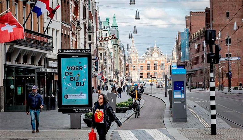 Hollanda'da Covid-19 kısıtlamaları yavaş yavaş kaldırılıyor