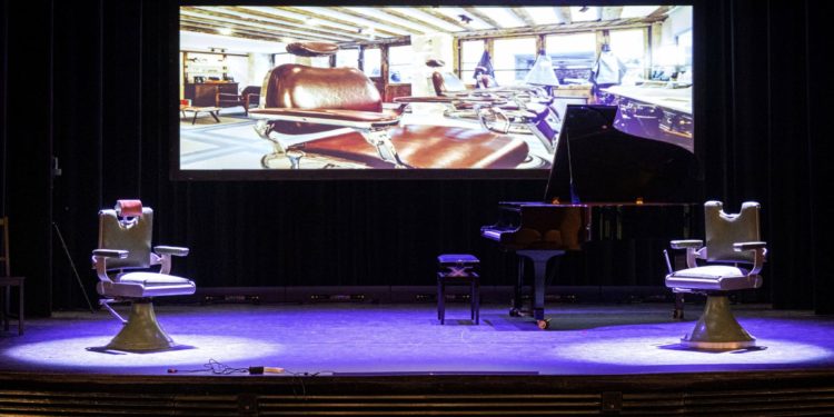 Hollanda’da koronavirüs protestoları: Tiyatro salonları kuaföre dönüştü, komedyenler saç kesecek