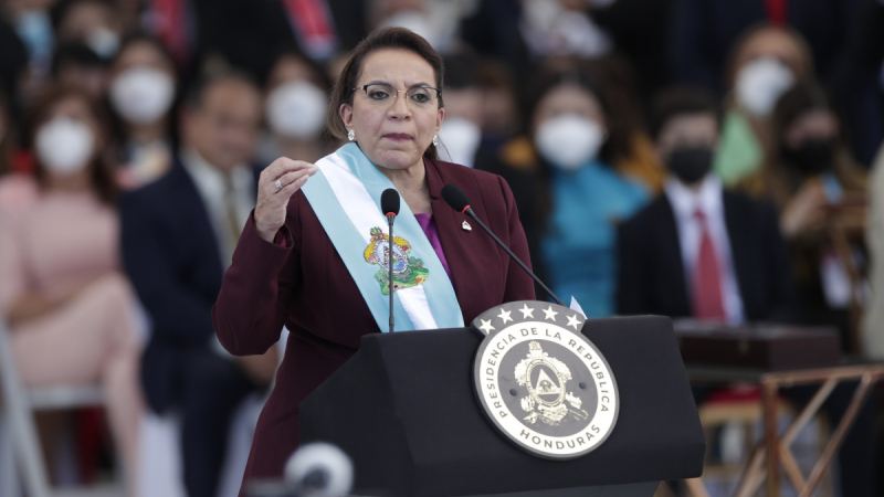 Honduras'ın ilk kadın Devlet Başkanı Castro, yemin ederek göreve başladı