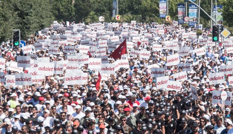 'Hukuk devleti'nin işleyişinden memnun olmayanların oranı yüzde 50’yi aştı