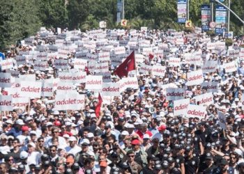 'Hukuk devleti'nin işleyişinden memnun olmayanların oranı yüzde 50’yi aştı