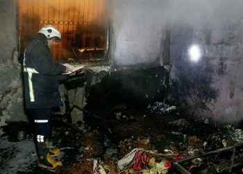 Hırsızlar soydukları evi üç çocuk içerideyken ateşe verdi