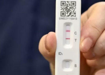 Hızlı antijen testleri İngiltere'de pandeminin akışını nasıl değiştirdi?