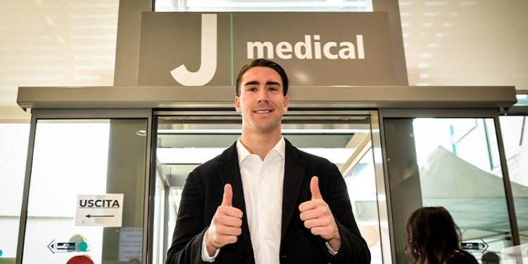 Juventus, Dusan Vlahovic'i 75 milyon Euro karşılığında kadrosuna kattı