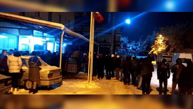 Kırşehir’de ucuz ekmek kuyruğu geceden uzamaya başladı