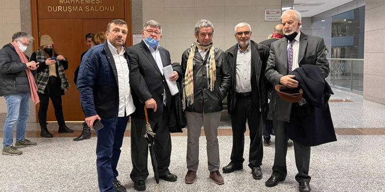 KHK ile kapatılan Zaman gazetesinin eski yazarları yeniden mahkemede