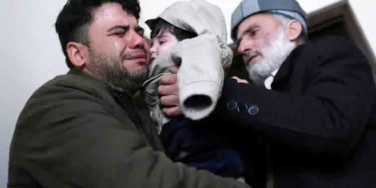 Kabil’deki kaosta kaybolan bebek, beş ay sonra ailesine kavuştu