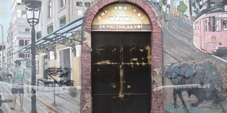 Kadıköy'de kilise kapısına yazı yazan şüpheli serbest bırakıldı