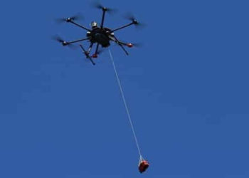 Kalbi duran adam drone’la yollanan cihaz sayesinde kurtarıldı