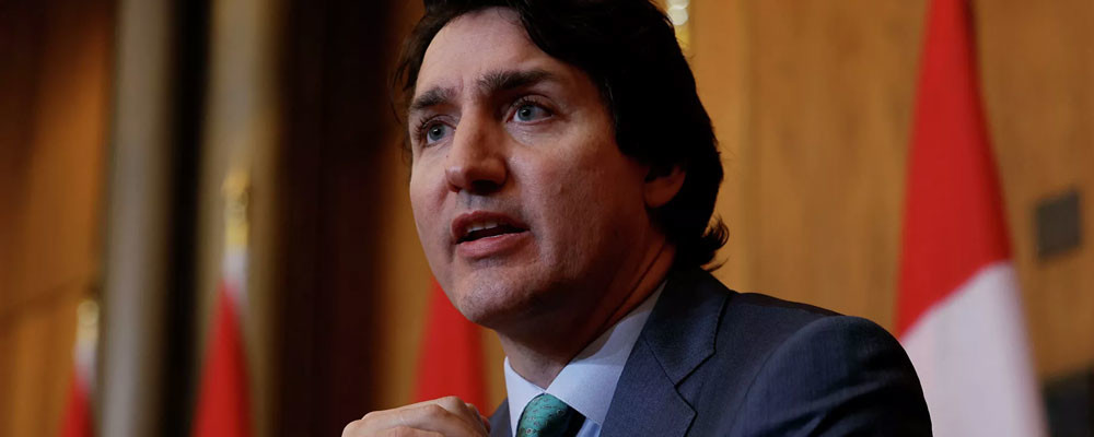 Kanada Başbakanı Trudeau'dan uçakta maskesiz parti yapan ünlülere: Aptallar