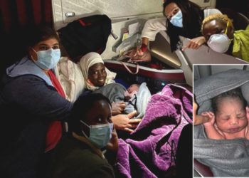 Kanadalı doktor uçuş sırasında doğum yaptırdı