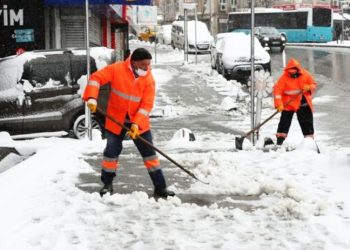 Kar bu akşam geri dönüyor: İBB saat verdi, vali açıklama yaptı